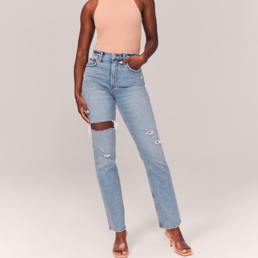 Abercrombie 90’s Straight Ultra High Rise Jeans. Size 4L.